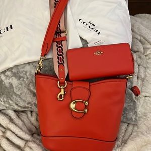 🧡 Beautiful Coach Bucket Tabby🧡price reduced!!!!